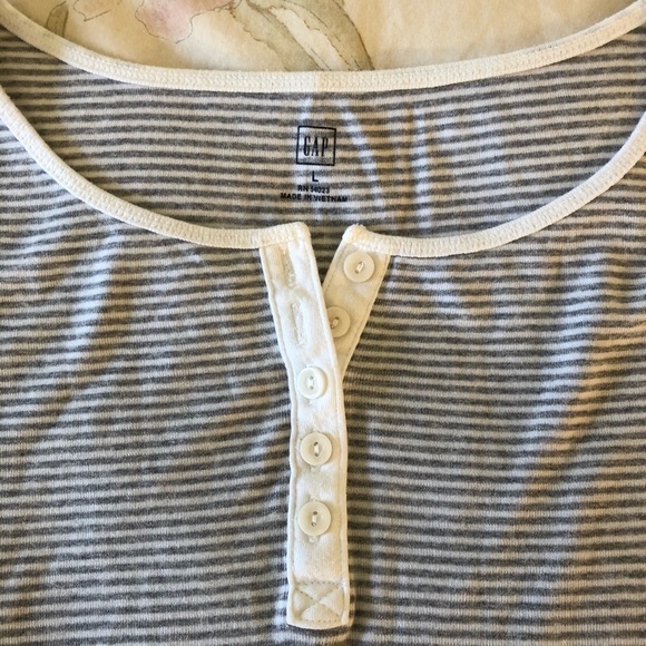 GAP Gray/Off-White Striped 3/4 Sleeve Henley - L - Picture 3 of 6